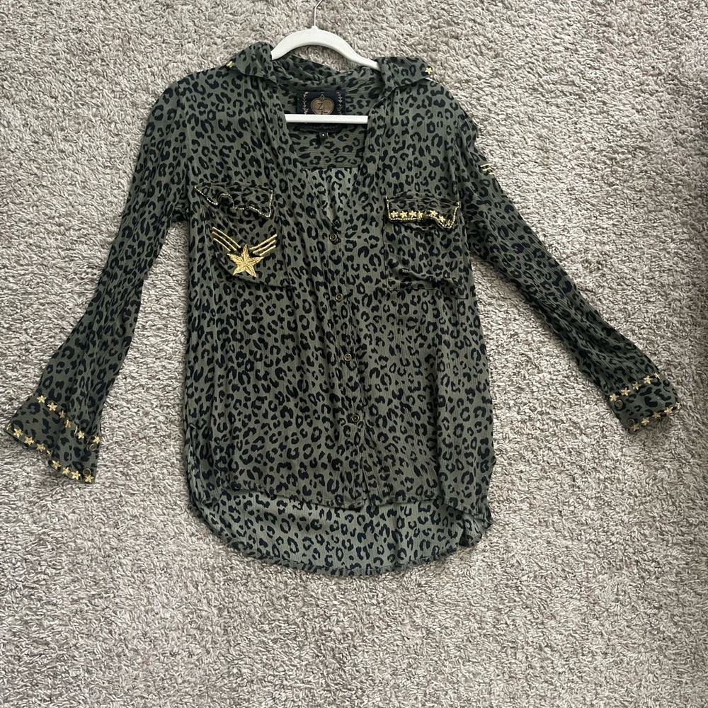 Army green long sleeve with gold stars